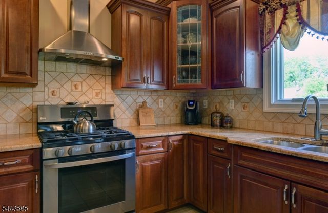 66 Boulevard, Pequannock Twp., NJ 07440