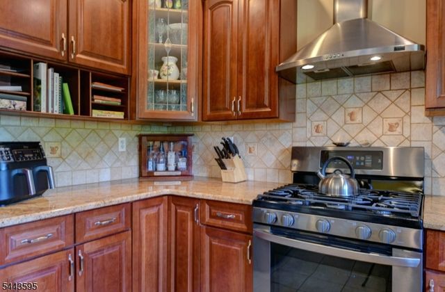 66 Boulevard, Pequannock Twp., NJ 07440