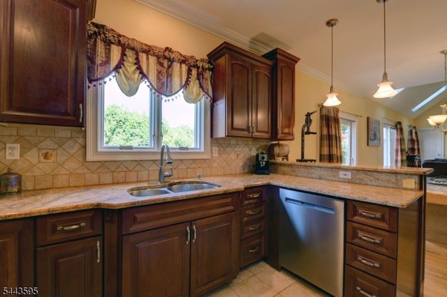 66 Boulevard, Pequannock Twp., NJ 07440
