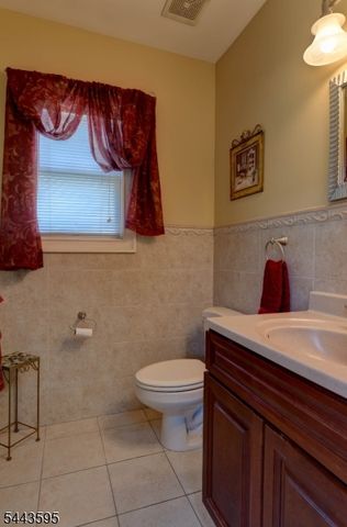 66 Boulevard, Pequannock Twp., NJ 07440
