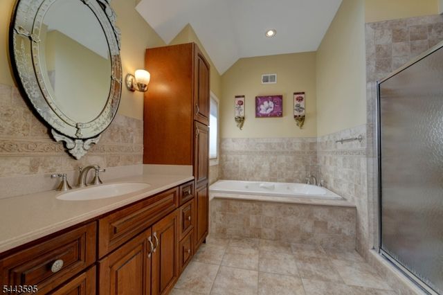 66 Boulevard, Pequannock Twp., NJ 07440
