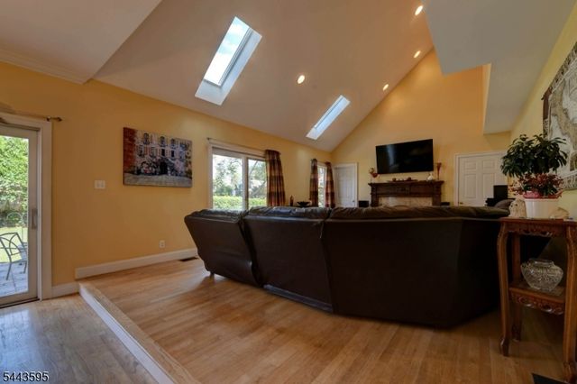 66 Boulevard, Pequannock Twp., NJ 07440
