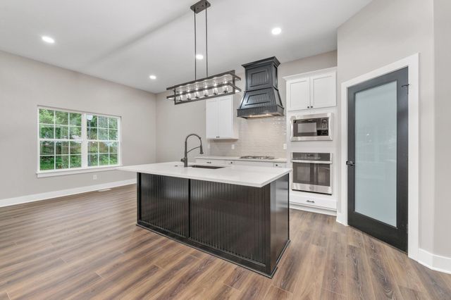 443 E Karla, Haysville, KS 67060