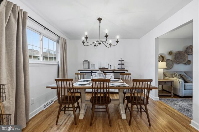 2 HENDERSON HILL RD, Newark, DE 19711