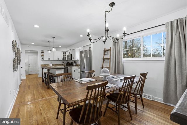 2 HENDERSON HILL RD, Newark, DE 19711