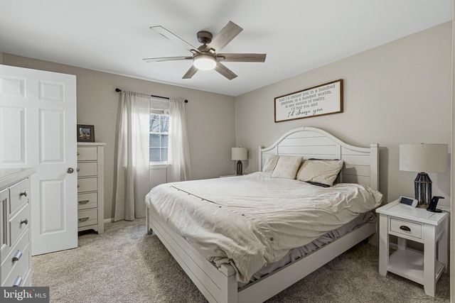 2 HENDERSON HILL RD, Newark, DE 19711