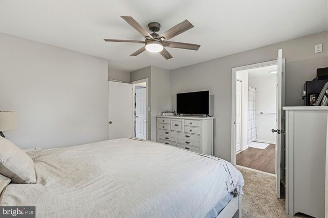 2 HENDERSON HILL RD, Newark, DE 19711