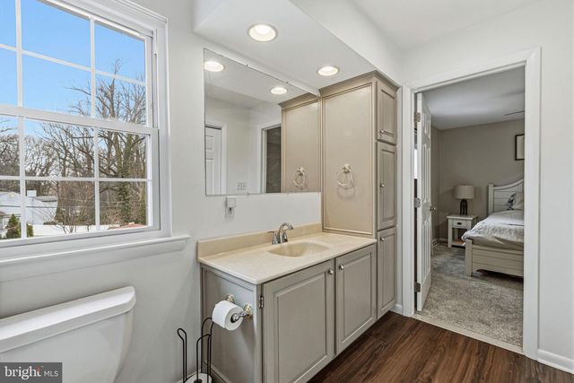 2 HENDERSON HILL RD, Newark, DE 19711