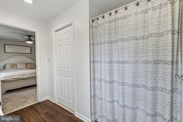 2 HENDERSON HILL RD, Newark, DE 19711