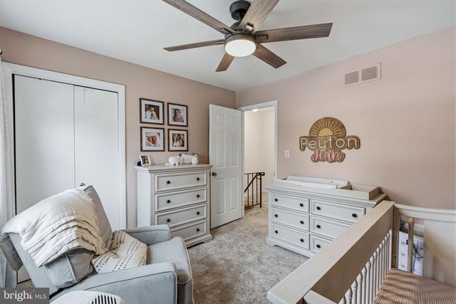 2 HENDERSON HILL RD, Newark, DE 19711