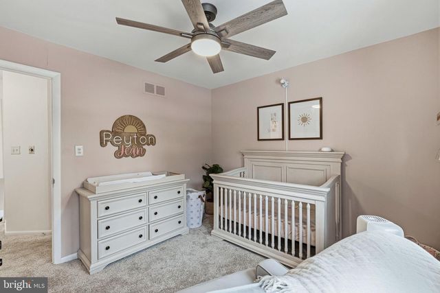 2 HENDERSON HILL RD, Newark, DE 19711