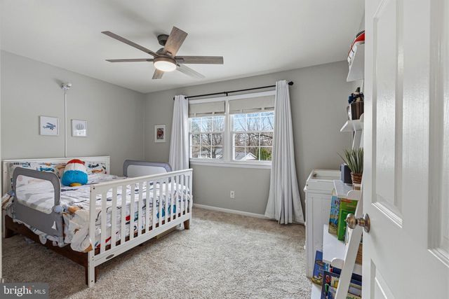 2 HENDERSON HILL RD, Newark, DE 19711