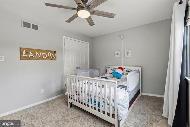 2 HENDERSON HILL RD, Newark, DE 19711