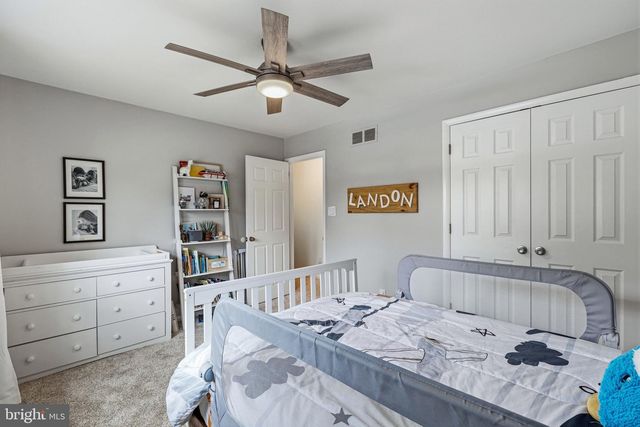 2 HENDERSON HILL RD, Newark, DE 19711