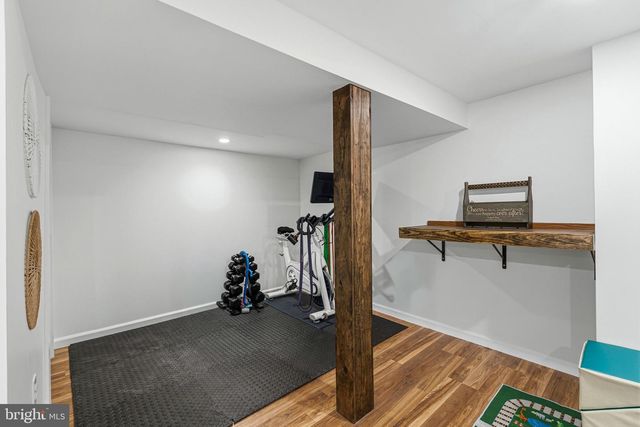 2 HENDERSON HILL RD, Newark, DE 19711