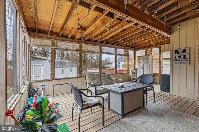 2 HENDERSON HILL RD, Newark, DE 19711