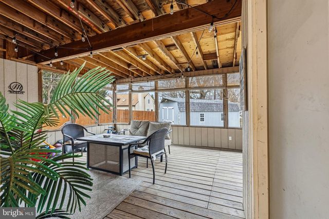 2 HENDERSON HILL RD, Newark, DE 19711