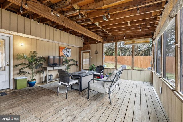 2 HENDERSON HILL RD, Newark, DE 19711