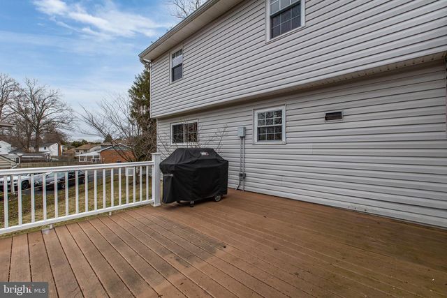 2 HENDERSON HILL RD, Newark, DE 19711