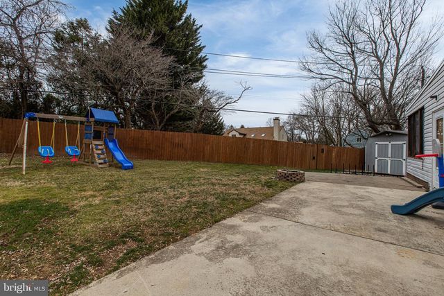 2 HENDERSON HILL RD, Newark, DE 19711