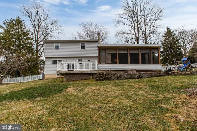 2 HENDERSON HILL RD, Newark, DE 19711