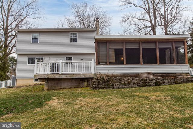 2 HENDERSON HILL RD, Newark, DE 19711