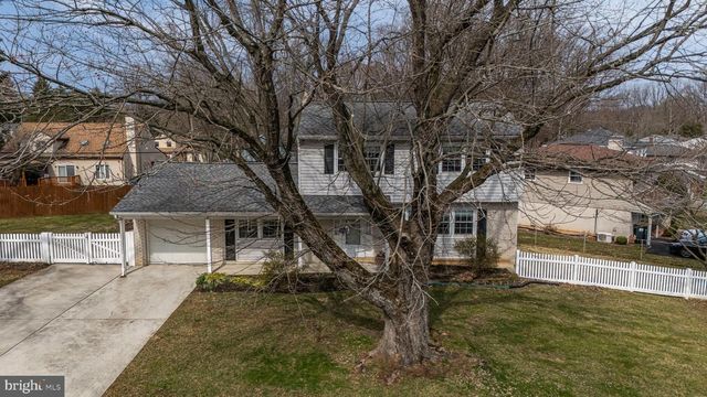 2 HENDERSON HILL RD, Newark, DE 19711