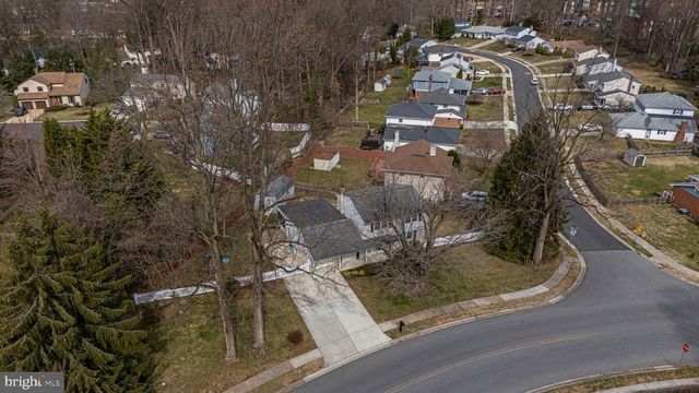 2 HENDERSON HILL RD, Newark, DE 19711