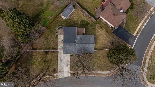 2 HENDERSON HILL RD, Newark, DE 19711