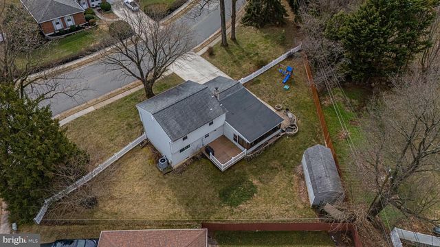 2 HENDERSON HILL RD, Newark, DE 19711