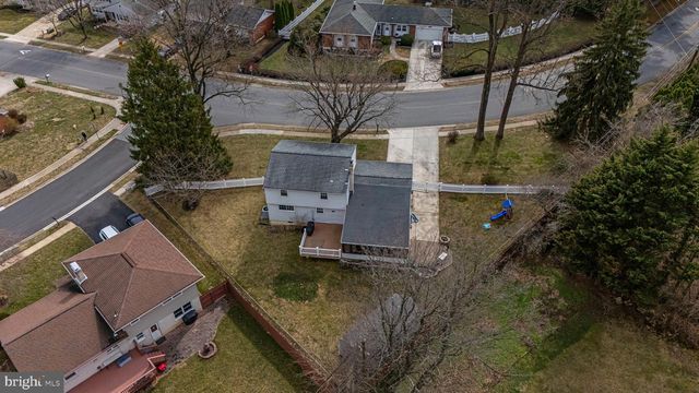 2 HENDERSON HILL RD, Newark, DE 19711