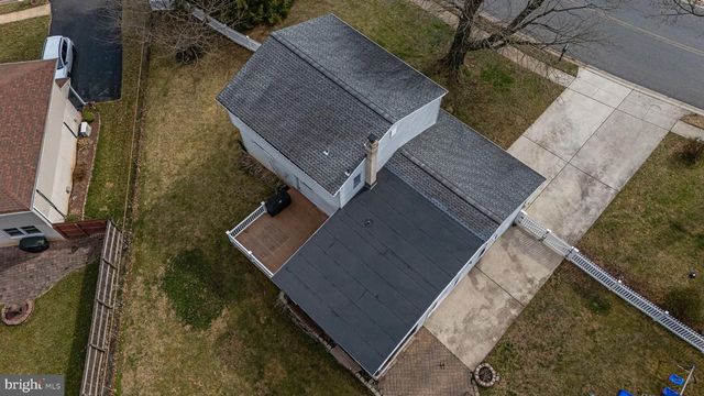 2 HENDERSON HILL RD, Newark, DE 19711