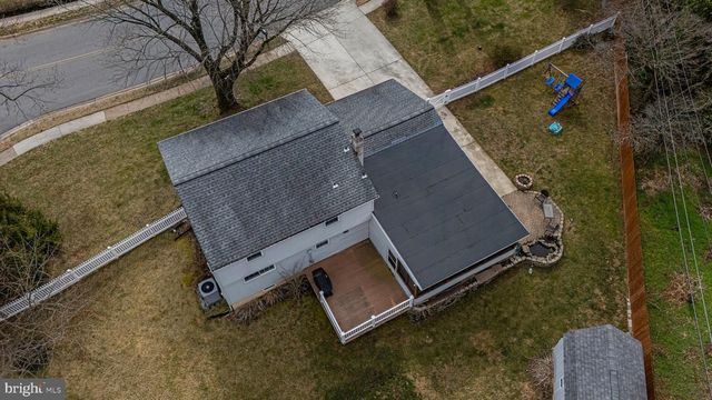 2 HENDERSON HILL RD, Newark, DE 19711