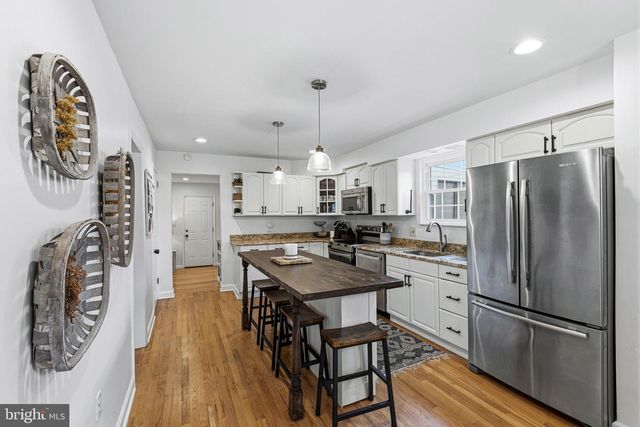 2 HENDERSON HILL RD, Newark, DE 19711