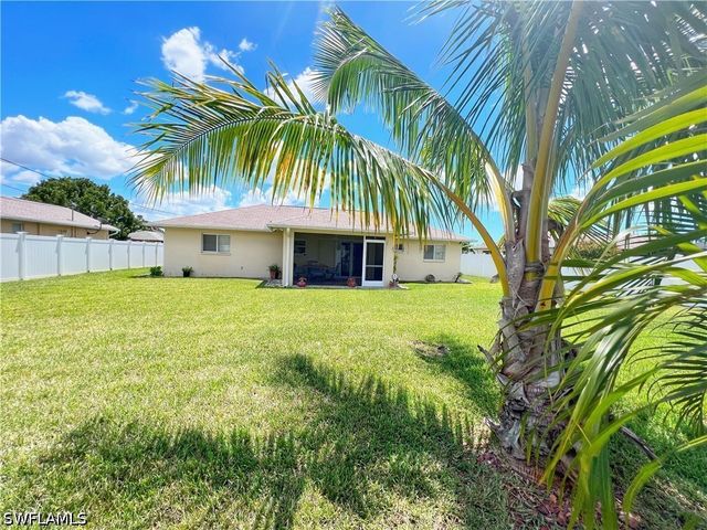 137 SE 17th TER, Cape Coral, FL 33990