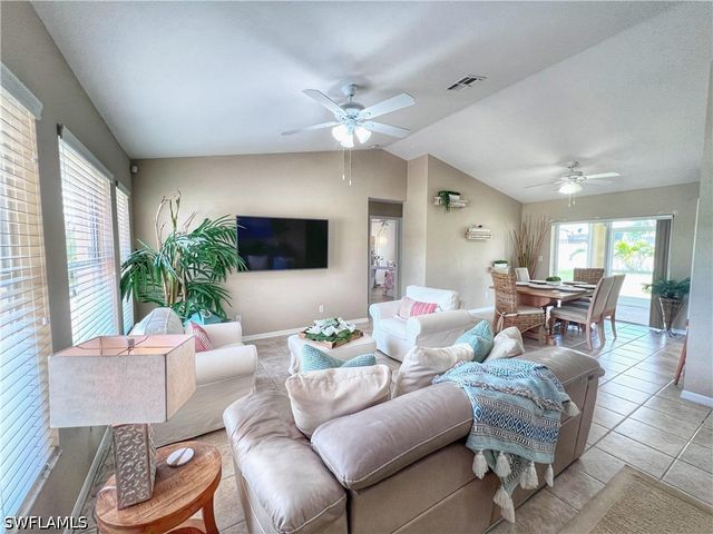 137 SE 17th TER, Cape Coral, FL 33990