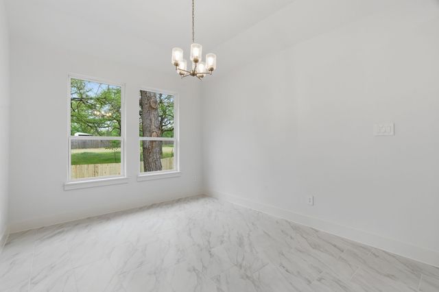 213 E Bullard Street, Weatherford, TX 76086