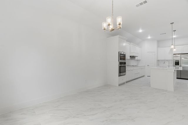 213 E Bullard Street, Weatherford, TX 76086