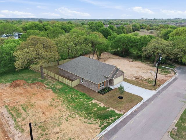 213 E Bullard Street, Weatherford, TX 76086