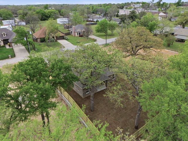 213 E Bullard Street, Weatherford, TX 76086