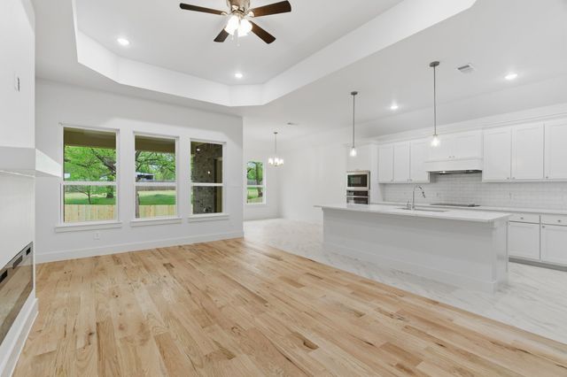 213 E Bullard Street, Weatherford, TX 76086