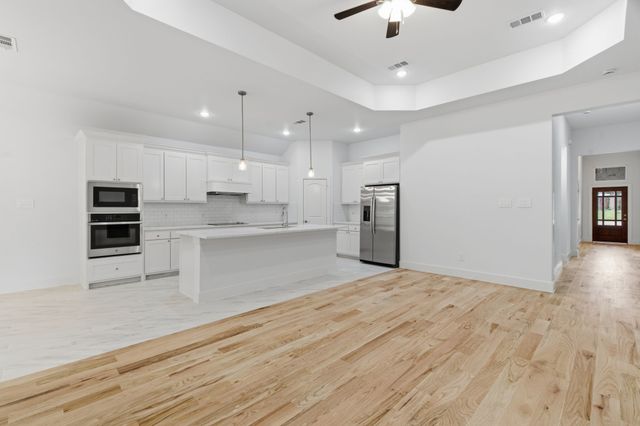 213 E Bullard Street, Weatherford, TX 76086