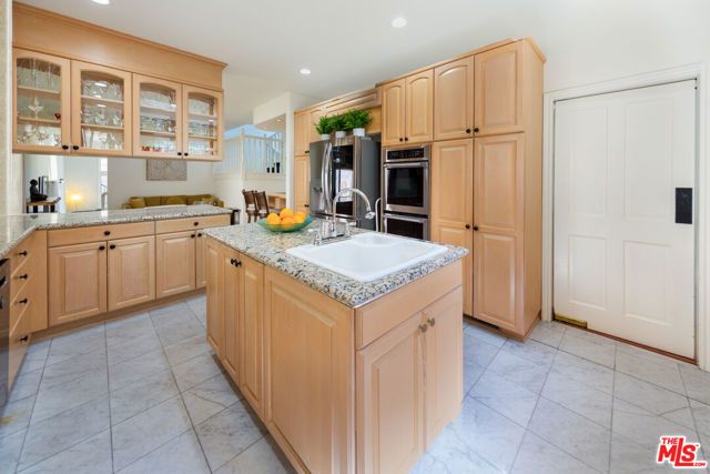 3827 Berry Drive, Studio City (los Angeles), CA 91604