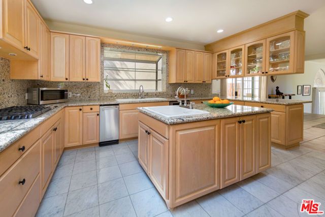 3827 Berry Drive, Studio City (los Angeles), CA 91604