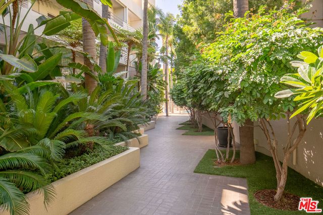 1131 Alta Loma Road 115, West Hollywood, CA 90069