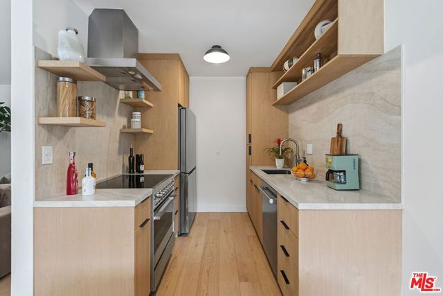 1131 Alta Loma Road 115, West Hollywood, CA 90069
