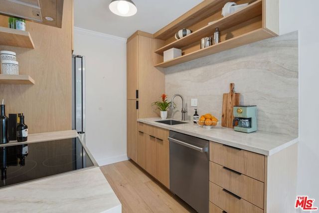 1131 Alta Loma Road 115, West Hollywood, CA 90069