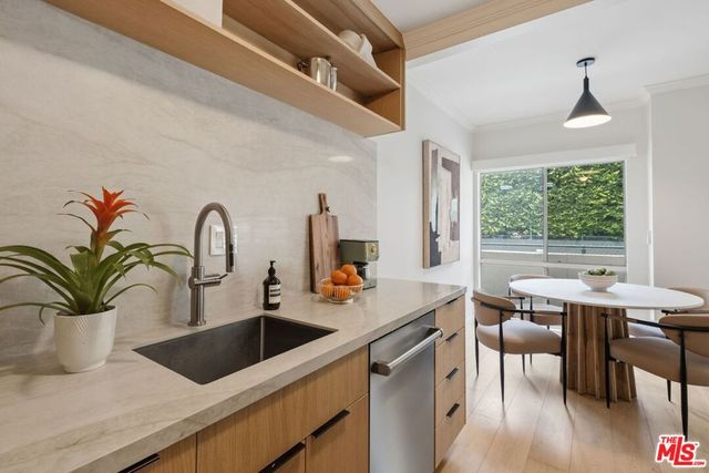 1131 Alta Loma Road 115, West Hollywood, CA 90069