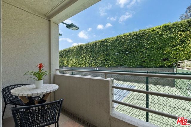1131 Alta Loma Road 115, West Hollywood, CA 90069
