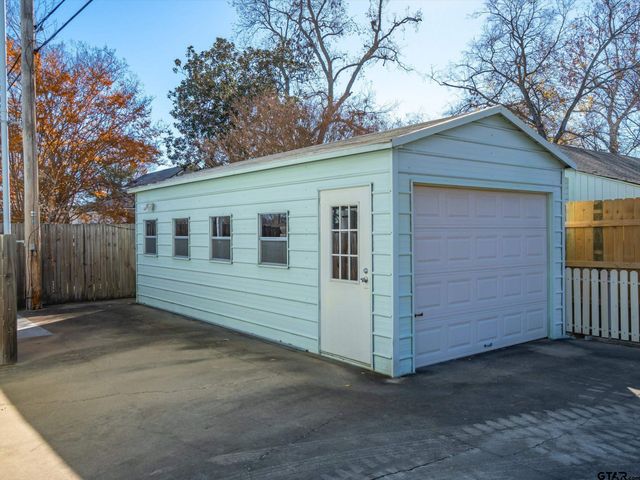 201 S Beech, Winnsboro, TX 75494